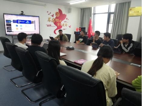 軟件工程系“企業(yè)專(zhuān)家進(jìn)課堂”系列活動(dòng) 聚焦工業(yè)智能產(chǎn)品的研發(fā)與應(yīng)用軟件探究